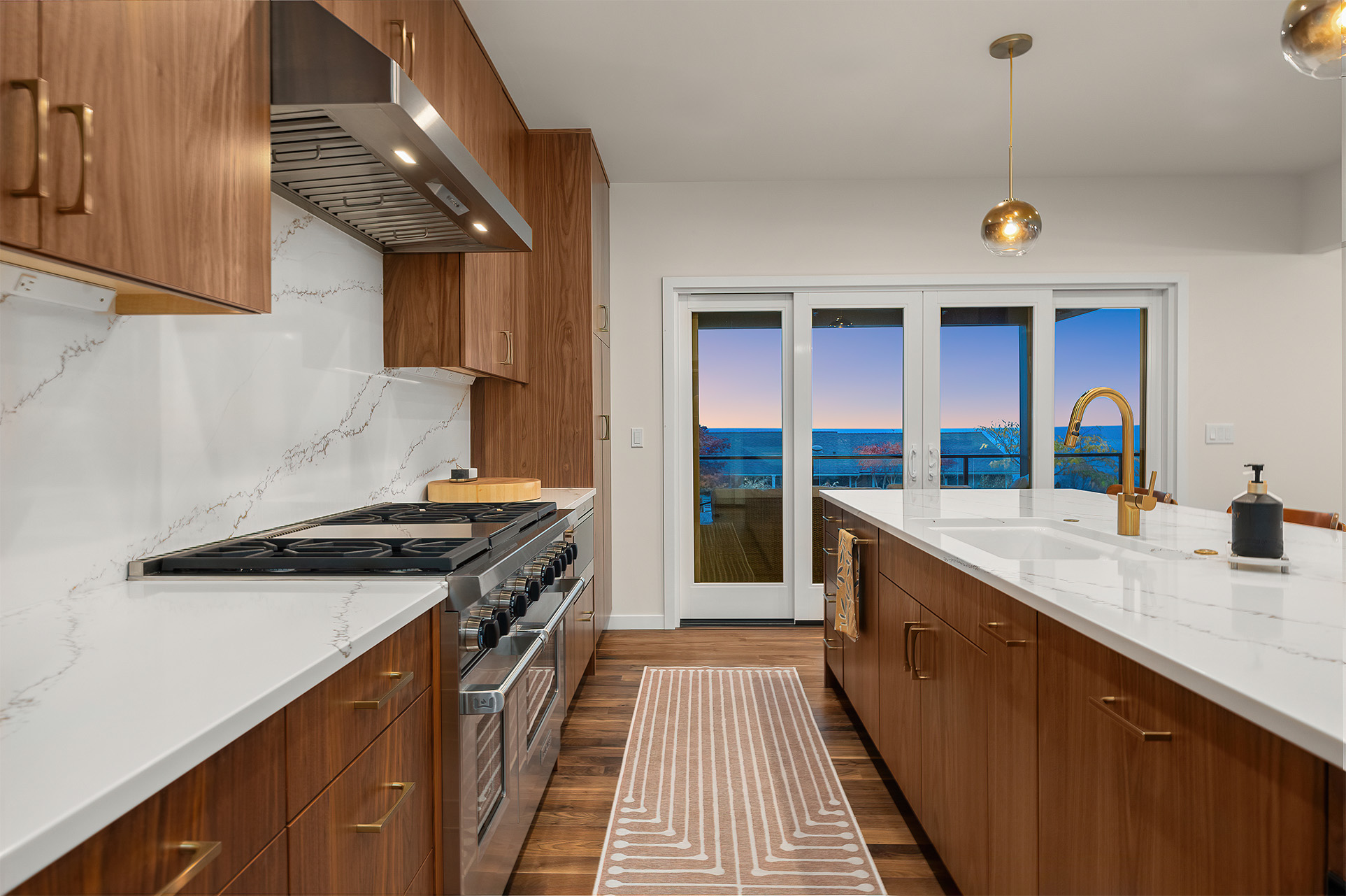 Kitchen design - Backsplash ties it all