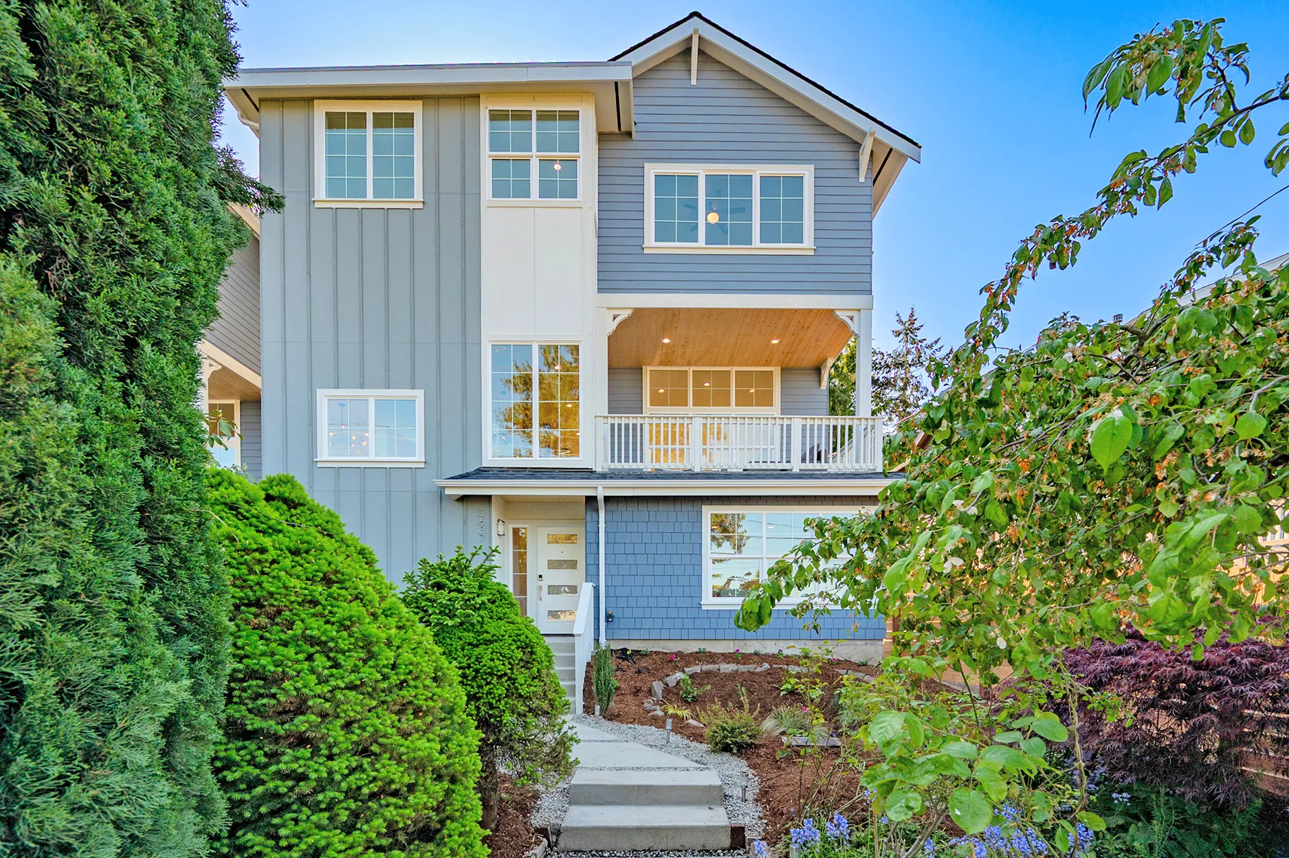 New construction with an ADU in Magnolia, Seattle - Cottage Grove